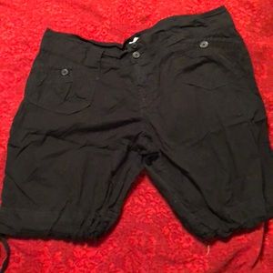Woman’s black cargo shorts